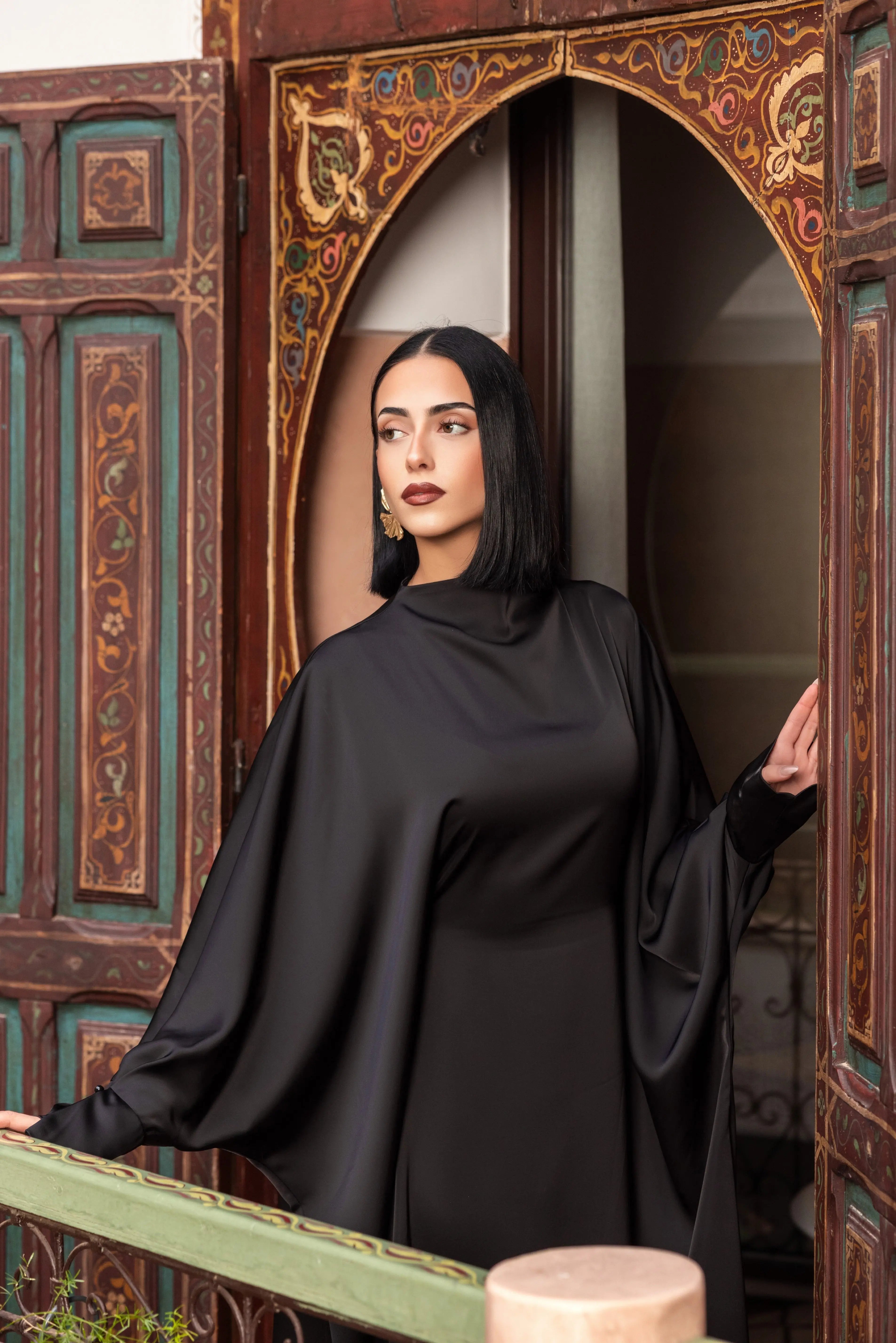 arabian satin abaya - black