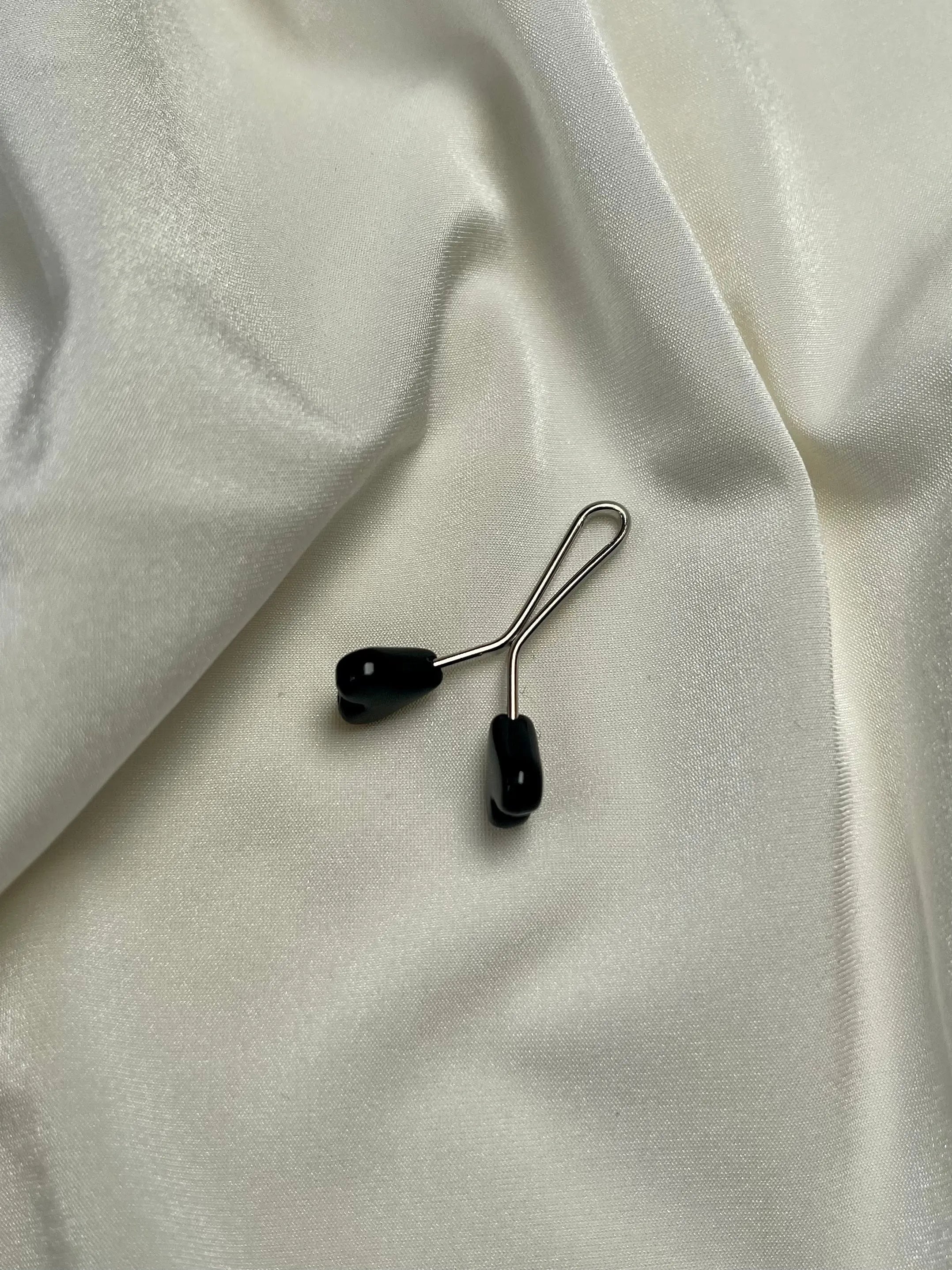 Hijab clip - black heart Losyana.Shop