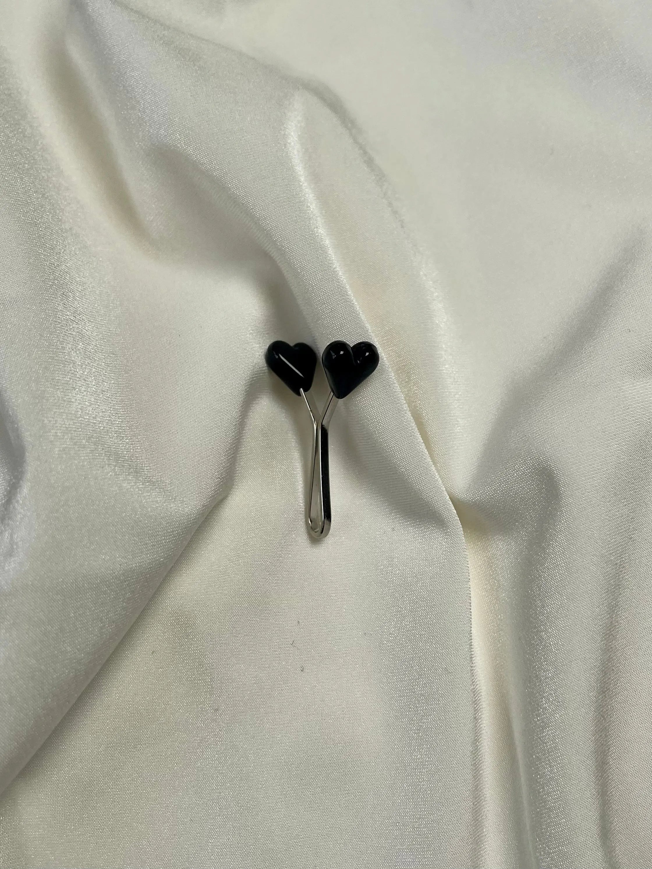 Hijab clip - black heart Losyana.Shop